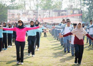 HAORNAS. Senam sehat bersama dalam rangka memperingati Hari Olahraga Nasional (HAORNAS) ke- 40 tingkat Kabupaten Magelang Tahun 2023 digelar di Lapangan Drh. Soepardi Kota Mungkid, Jumat (29/9/2023).