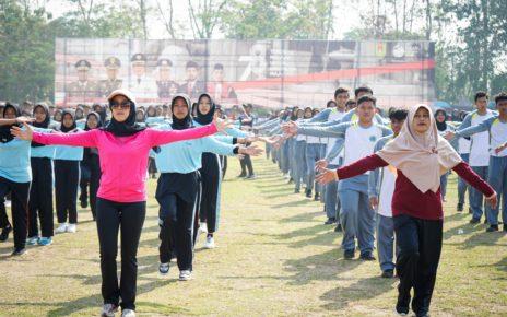 HAORNAS. Senam sehat bersama dalam rangka memperingati Hari Olahraga Nasional (HAORNAS) ke- 40 tingkat Kabupaten Magelang Tahun 2023 digelar di Lapangan Drh. Soepardi Kota Mungkid, Jumat (29/9/2023).