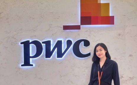 MAGANG. Dyah Putri Nariswari saat magang di PwC sebagai risk assurance pada tahun 2022 lalu. (foto: its)