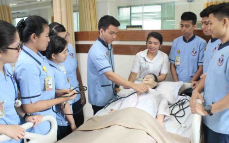 PRAKTIK. Fakultas Keperawatan atau Faculty of Nursing Universitas Pelita Harapan (FoN UPH) saat menjalani praktik. (foto: uph)