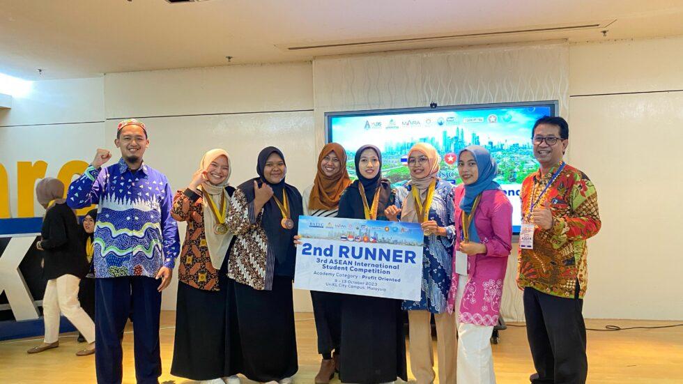 JUARA. Tim mahasiswa UNIMMA berhasil meraih juara 2 pada the 3rd ASEAN International Student Competition (AISC) dalam kategori profit oriented. (foto: unimma)