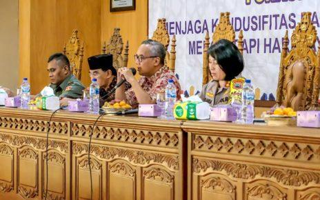 DIPASTIKAN. Wali Kota Magelang dr. Muchamad Nur Aziz memastikan Kota Magelang kondusif menjelang perayaan Natal 2023 dan Tahun Baru 2024 (Nataru).