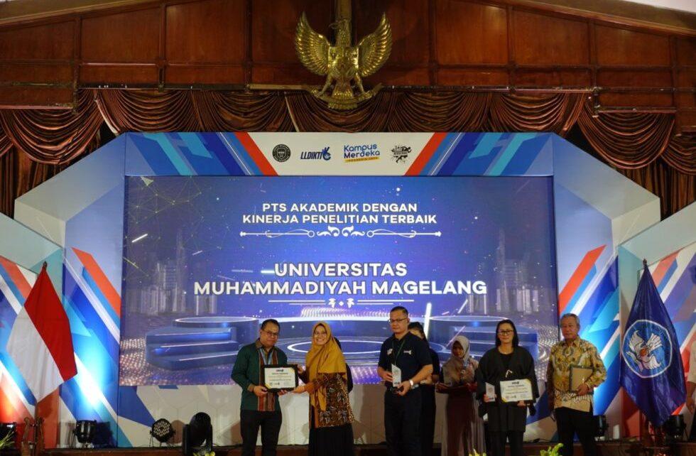 PENGHARGAAN. Universitas Muhammadiyah Magelang (UNIMMA) meraih 4 penghargaan dalam Anugerah Lembaga Layanan Pendidikan Tinggi (LLDikti) Wilayah VI. (foto: unimma)