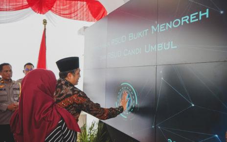 RSUD. Bupati Magelang Zaenal Arifin saat meresmikan RSUD Bukit Menoreh Salaman dan RSUD Candi Umbul Grabag. (foto: prokompimkabmgl)