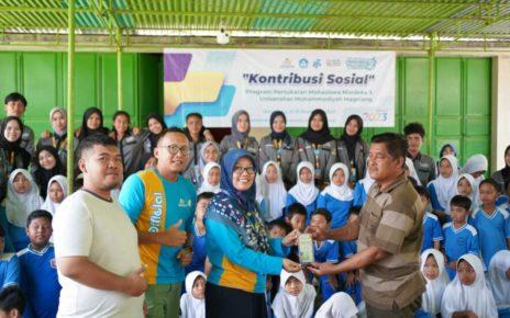 SOSIAL. Mahasiswa PMM 3 turut dalam kegiatan kontribusi sosial di Desa Rejosari, Kecamatan Kepil, Kabupaten Wonosobo. (foto: unimma)