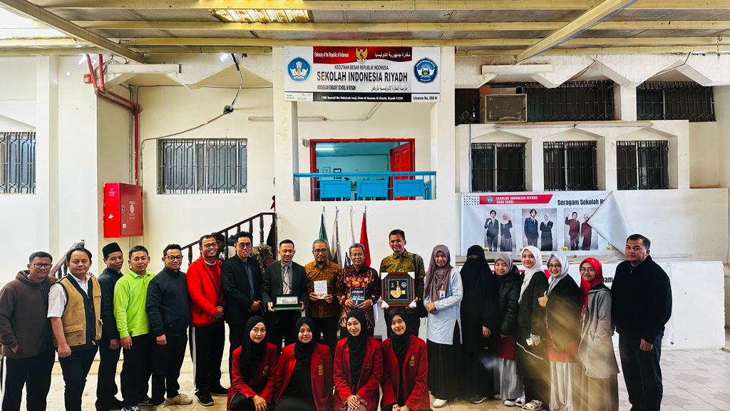 KKN. Sebanyak 15 mahasiswa Universitas Muhammadiyah Yogyakarta (UMY) melaksanakan Kuliah Kerja Nyata (KKN) Internasional di Arab Saudi. (foto: kemendikbud)