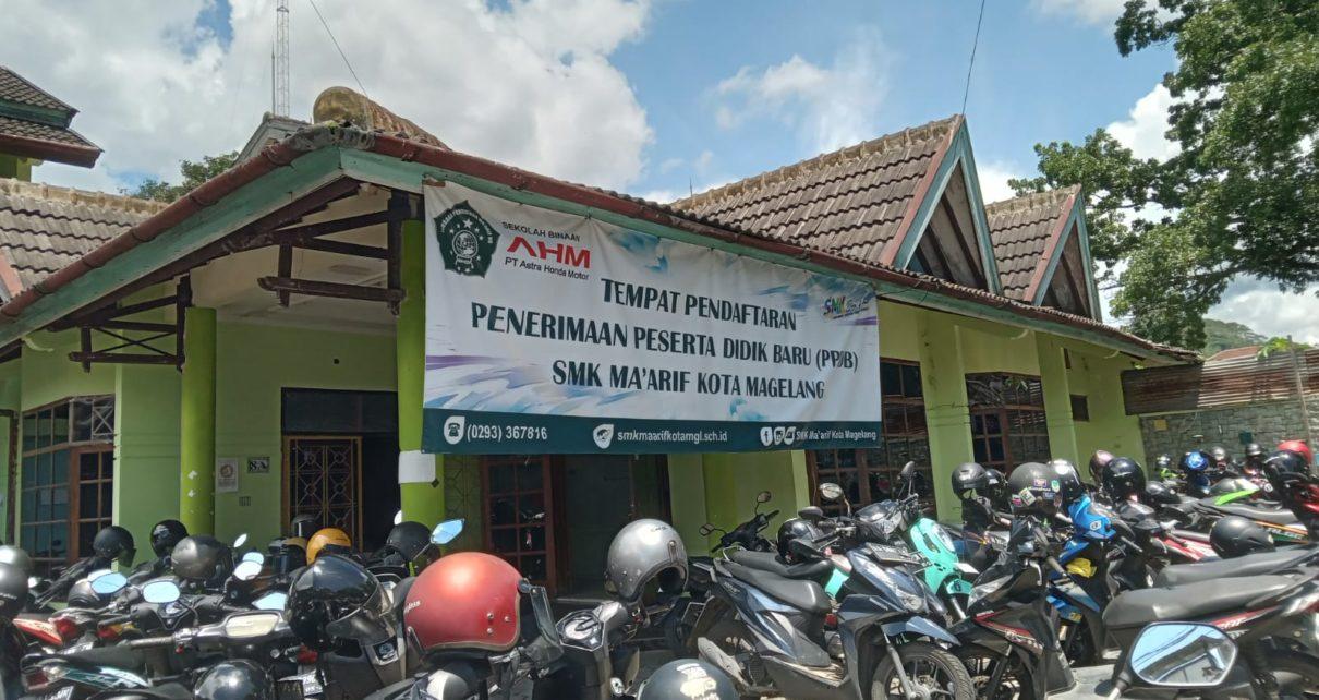 PPDB. Kantor Pendaftaran PPDB SMK Ma’arif Kota Magelang di Jalan Sunan Giri, Karet, Jurangombo Selatan, Kecamatan Magelang Selatan, Kota Magelang. (foto: diyah/siedoo)