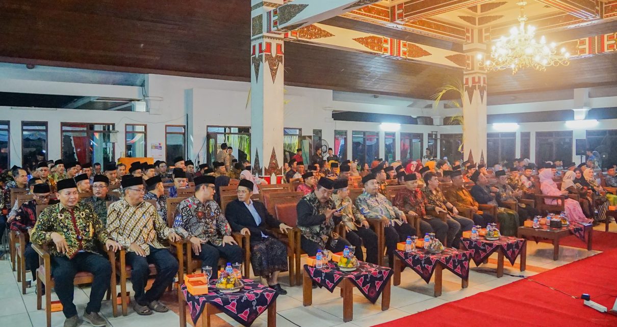 TIRAKATAN. Malam Tirakatan HUT ke-40 Kota Mungkid di Pendopo drh Soepardi, Setda Kabupaten Magelang, Kamis 21 Maret 2024. (foto: prokompimkabmgl)