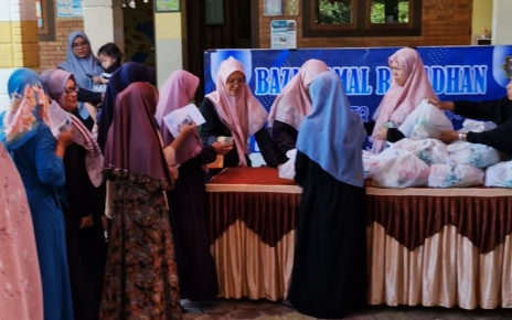AMAL. Bazar Amal Ramadan di SDITQ As Syafi’iyah Mendut Magelang. (foto: ist)