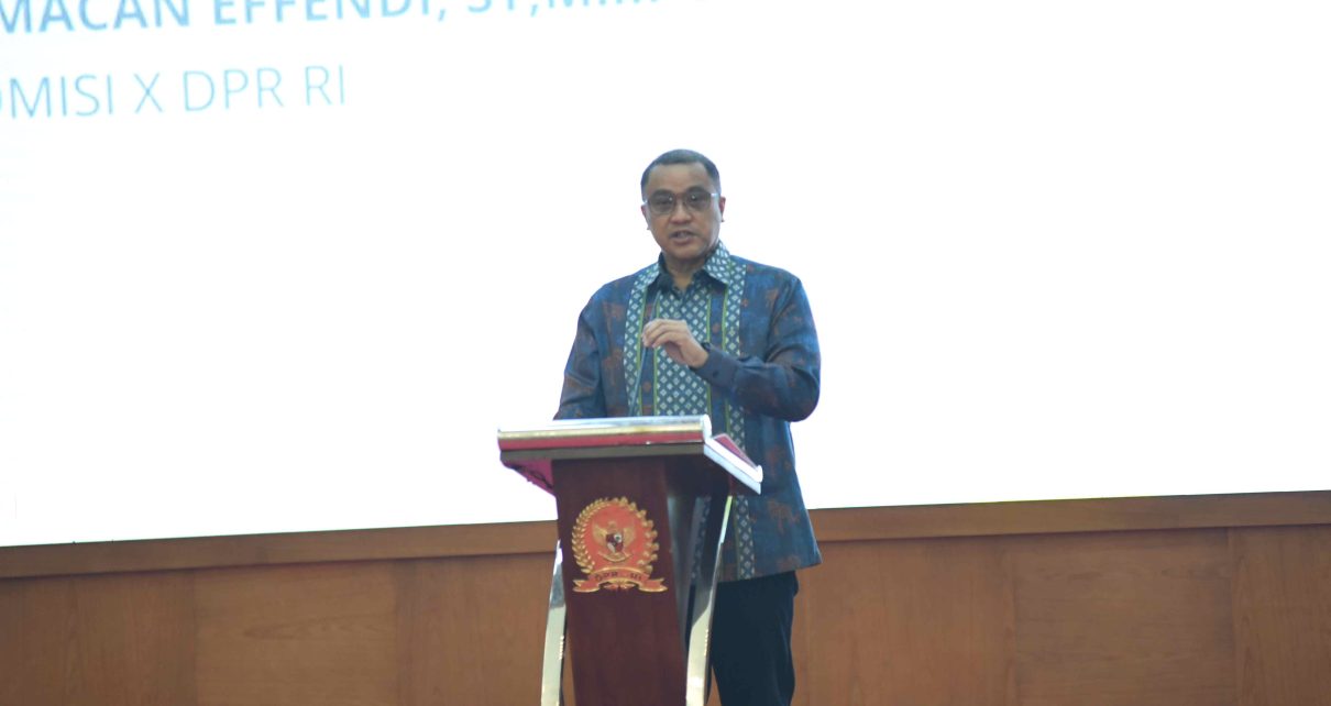 SAMBUTAN. Wakil Ketua Komisi X DPR RI Dede Yusuf Macan Effendi saat memberi sambutan. (foto: dpr)