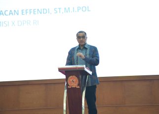 SAMBUTAN. Wakil Ketua Komisi X DPR RI Dede Yusuf Macan Effendi saat memberi sambutan. (foto: dpr)