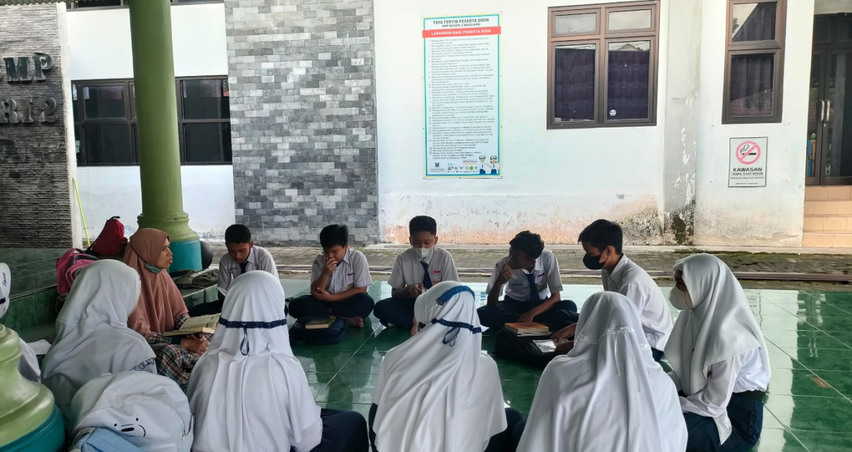 SMART. Siswa-siswa SMPN 2 Kota Magelang saat menerapkan konsep SMART School. (foto: ist) 