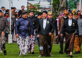 HADIR. Wali Kota Magelang dr. Muchamad Nur Aziz hadir dalam acara Grebeg Gethuk. (foto: prokompimkotamgl)