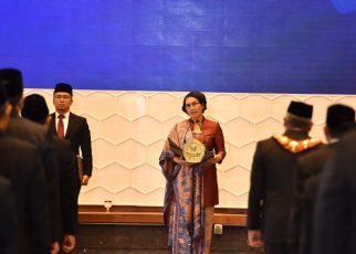 SAMBUTAN. Sekretaris Jenderal (Sesjen), Kementerian Pendidikan, Kebudayaan, Riset, dan Teknologi (Kemendikbudristek), Suharti saat memberikan sambutan. (foto: kemendikbudristek)