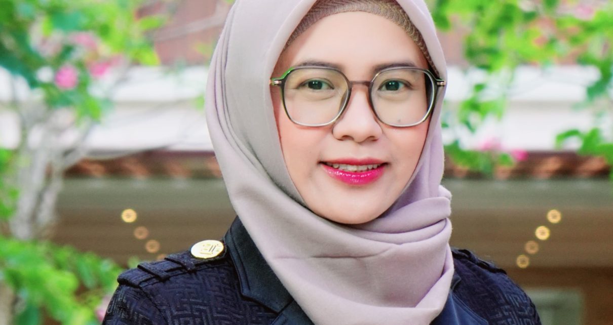 DOSEN. Sri Fatmawati SSi MSc PhD, dosen Departemen Kimia ITS yang berhasil menjadi perempuan pertama di Indonesia pemenang Dr Willmar Schwabe Award 2024 di Polandia. (foto: its)