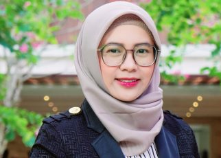 DOSEN. Sri Fatmawati SSi MSc PhD, dosen Departemen Kimia ITS yang berhasil menjadi perempuan pertama di Indonesia pemenang Dr Willmar Schwabe Award 2024 di Polandia. (foto: its)
