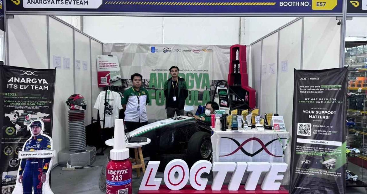 GIIAS. Tim Anargya ITS yang turut berpartisipasi di GAIKINDO Indonesia International Auto Show (GIIAS) 2024 di ICE BSD City, Kabupaten Tangerang. (foto: its)
