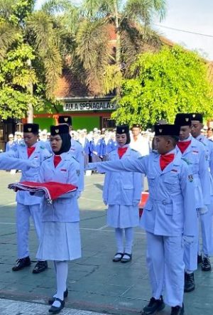 HUT. Upacara Bendera HUT ke-79 Kemerdekaan RI di SMPN 13 Kota Magelang, Sabtu 17 Agustus 2024. (foto: ika/siedoo)