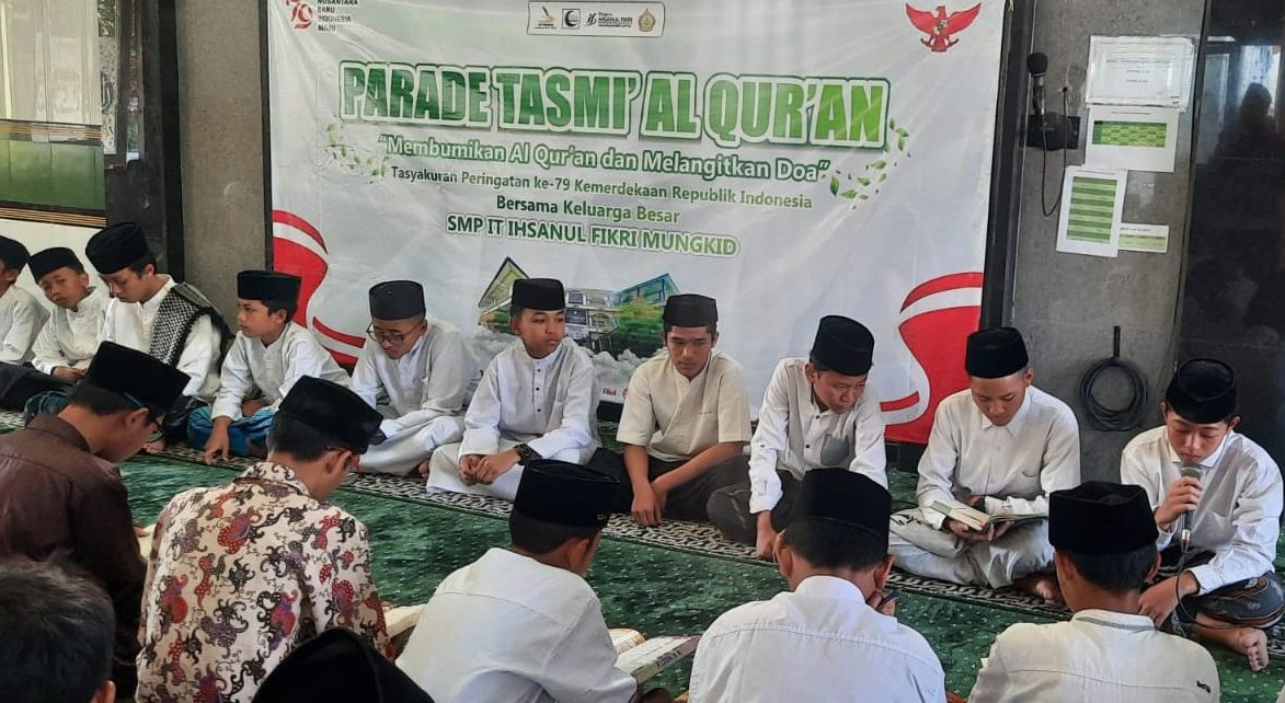 PARADE. SMP IT Ihsanul Fikri Mungkid menggelar Parade Tasmi’ Al-Qur’an, Jumat 16 Agustus 2024. (foto: ika)