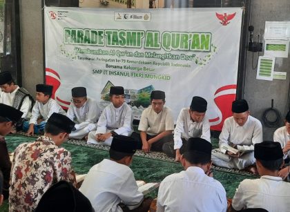 PARADE. SMP IT Ihsanul Fikri Mungkid menggelar Parade Tasmi’ Al-Qur’an, Jumat 16 Agustus 2024. (foto: ika)