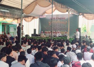 SHOLAWAT. SMPN 4 Kota Magelang kembali menggelar  Bersholawat Bersama dalam rangka memperingati Maulid Nabi Muhammad SAW. (foto: ist)