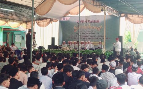 SHOLAWAT. SMPN 4 Kota Magelang kembali menggelar  Bersholawat Bersama dalam rangka memperingati Maulid Nabi Muhammad SAW. (foto: ist)