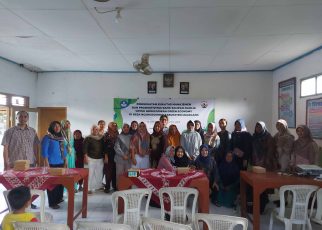 SOSIALISASI. PKM BIMA Universitas Tidar (Untidar) gelar sosialisasi pengolahan sampah di Balai Desa Ngargogondo. (foto: untidar)