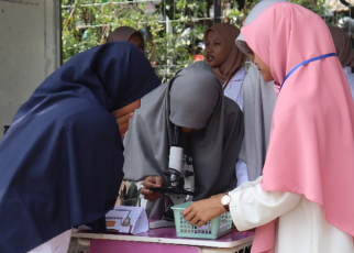 EXPO. Tidak hanya diisi dengan kajian dan penjengukan, kegiatan ini juga dimeriahkan dengan bazar dan expo santri. (foto: ist)