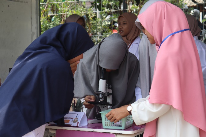 EXPO. Tidak hanya diisi dengan kajian dan penjengukan, kegiatan ini juga dimeriahkan dengan bazar dan expo santri. (foto: ist)