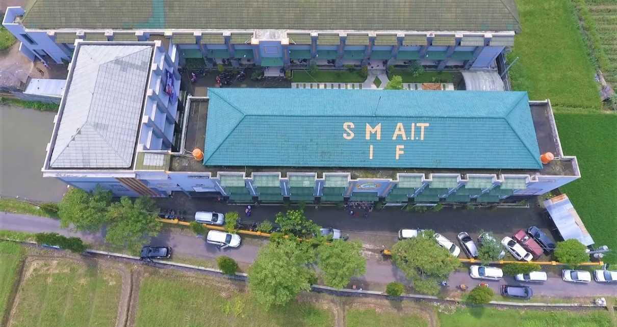 ATAS. Nampak gedung SMAIT Ihsanul Fikri Mungkid, Magelang, Jawa Tengah dari atas. (foto: its)