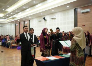 SUMPAH. Fikes UNIMMA menggelar Wisuda dan Angkat Sumpah Profesi Ners, Keperawatan D3 dan Farmasi D3. (foto: unimma)