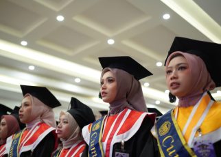 WISUDA. Mahasiswa Universitas Muhammadiyah Magelang (UNIMMA) menjalani acara Wisuda Pascasarjana, Sarjana dan Diploma Periode I Tahun Akademik 2024-2025. (foto: unimma)