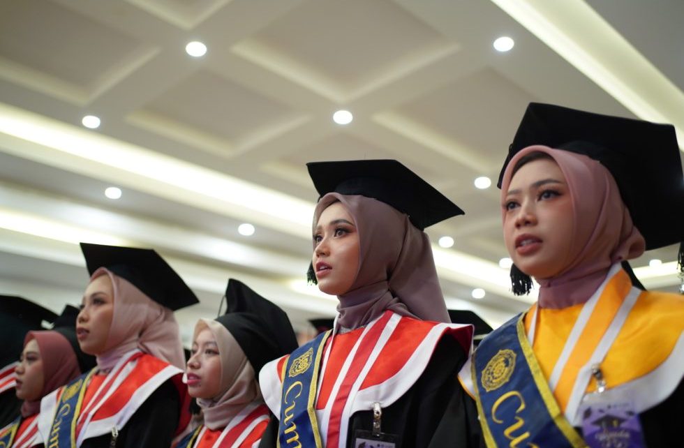 WISUDA. Mahasiswa Universitas Muhammadiyah Magelang (UNIMMA) menjalani acara Wisuda Pascasarjana, Sarjana dan Diploma Periode I Tahun Akademik 2024-2025. (foto: unimma)