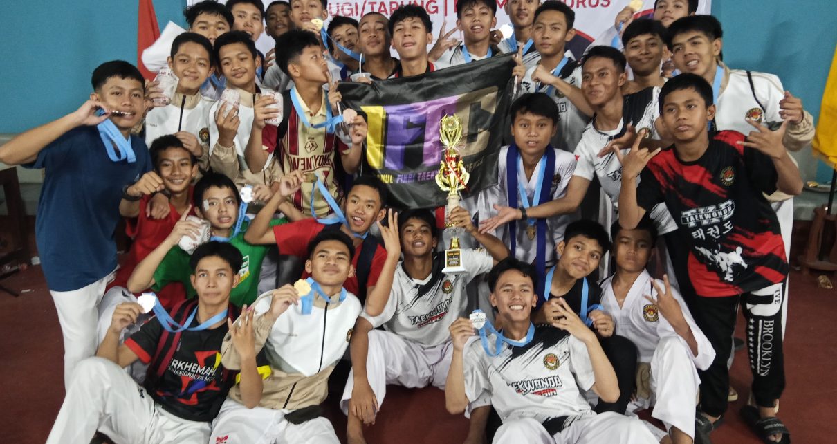 JUARA. Tim Taekwondo SMPIT Ihsanul Fikri Mungkid meraih Juara Umum 2 pada Kejurkab Taekwondo se-Kontingen Magelang pada Minggu, 27 Oktober 2024. (foto: ist)