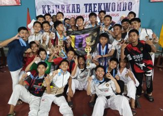 JUARA. Tim Taekwondo SMPIT Ihsanul Fikri Mungkid meraih Juara Umum 2 pada Kejurkab Taekwondo se-Kontingen Magelang pada Minggu, 27 Oktober 2024. (foto: ist)