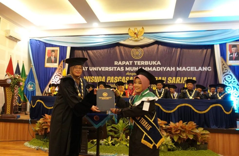 UNIMMA. Sebanyak 229 mahasiswa Universitas Muhammadiyah Magelang (UNIMMA) resmi menyandang gelar sarjana dan magister dalam Wisuda Periode III Tahun Akademik 2023/2024. (foto: unimma)