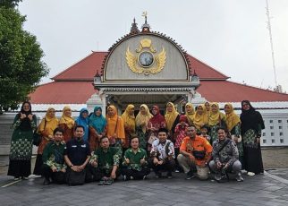 UNIMMA. Lembaga Pembinaan dan Pengembangan Studi Islam (LP2SI) Universitas Muhammadiyah Magelang (UNIMMA) menggelar Napak Tilas Sejarah Muhammadiyah. (foto: unimma)