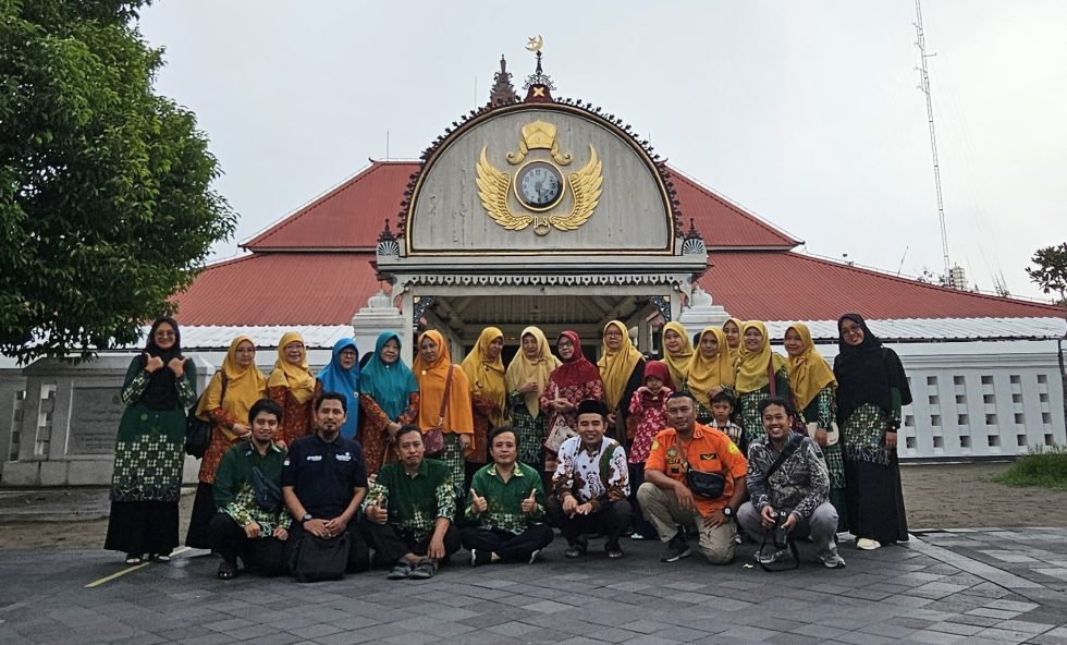 UNIMMA. Lembaga Pembinaan dan Pengembangan Studi Islam (LP2SI) Universitas Muhammadiyah Magelang (UNIMMA) menggelar Napak Tilas Sejarah Muhammadiyah. (foto: unimma)