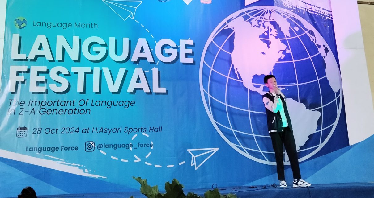 KETUA. Sambutan Ketua Panitia Language Festival, Farant Akmal Makarim. (foto: smpit)